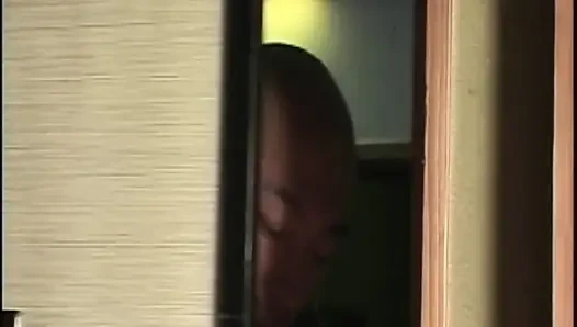 P128G07 tapınak başkanı rahip ve seksi ikinci karısıyla müstehcen bir öğleden sonra!