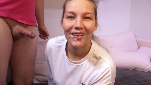 Beni yüzümde cum ile bıraktı ve tatminsiz