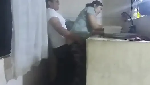 Eğer zam istiyorsan, karım gelmeden seni sikeyim
