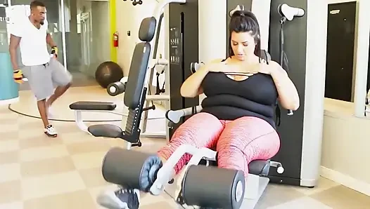 Dolgun Sofia Rose büyük siyah yarakla sikiliyor