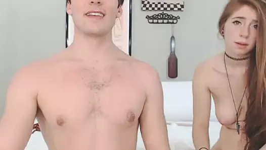 Redhead çift lanet vahşi ve sıcak at yatak