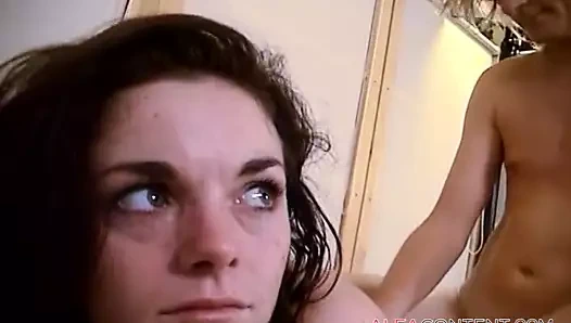 Esmer milf alır horoz içinde ona göt sevmek bir pro