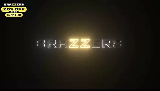 Azgın hizmetçi röntgencinin yarağını temiziyor.queenie sateen brazzers