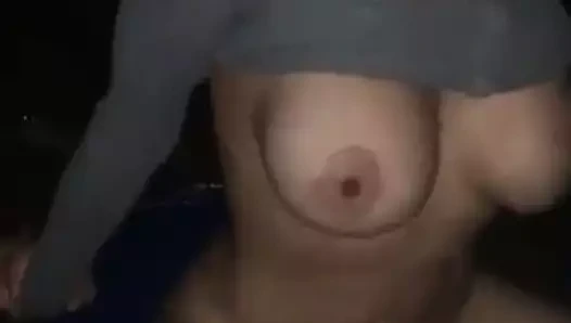 Hotwife bahşiş olarak garson sikikleri