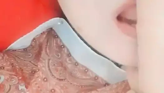 Dildo ile sert emme, güzel yüzlü Asyalı, rahatlıyor