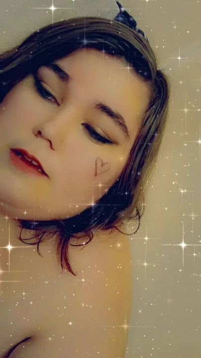 Banyoda kendimi tatmin ediyorum