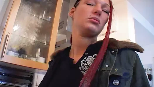 Muhteşem bir Alman bebek onu traş kedi kapalı ile boşalmak alır