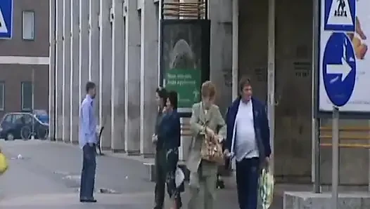 Esmer Hatun Yağlanıyor Ve Çıplak Masaj Yapıyor