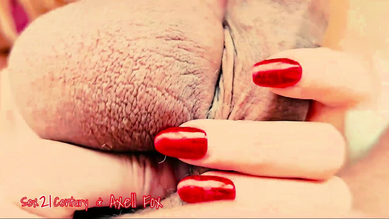 Fransız orta yaşlı seksi kadın adama hizmet ediyor. taşakları ve götü yalıyor Yarak emiyor Ağıza ve cama işiyor. Komik oral seks. Yüze tokat.