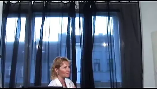 Pis bir sarışın ev kadını arkadan çarptım