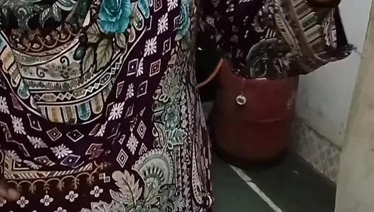 Komşuya sarı süt içiyor