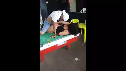 Onun mutlu saati bir yerde