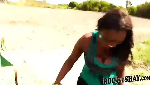 Abanoz karısı arabada oral seks zevki verir !! - ebonyfuckfind