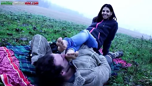 Ülkede kayıp ikinci kısım- açık havada yalınayak