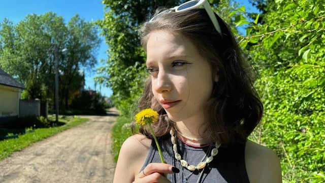 Встретил украинскую школьницу на улице и трахнул ее в тот же день