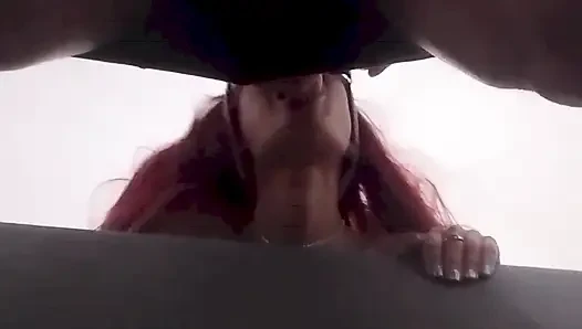 Muhteşem orta yaşlı seksi kadın oral seks ve boşalma