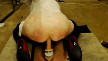 ayna masturbasyon üzerinde seksi sarışın yapay penis!