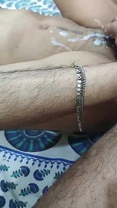 Genç azgın üvey oğlum büyük göğüslerimi emmeye aç, geceleri amımı çifte sikiyor | Klip 1