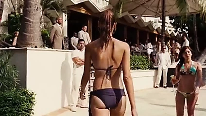 Gal Gadot bikini clip