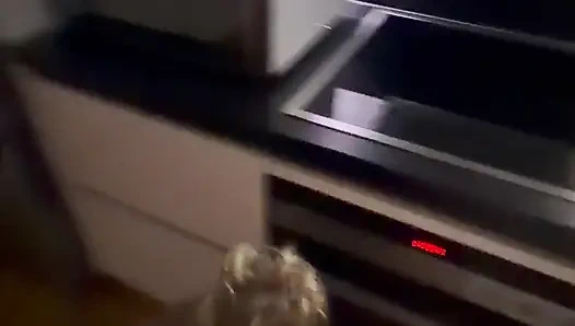 Kız arkadaşım komşularım tarafından sikiliyor