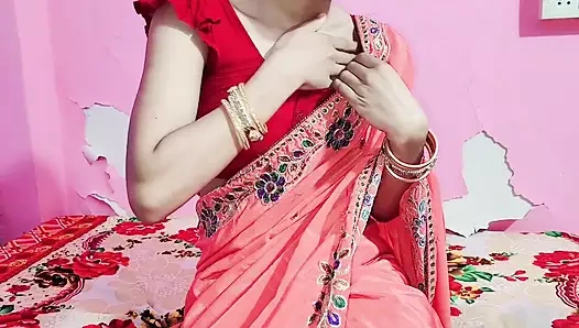 Red saree me kiya Kamal lag rehi bhabhi ko kone me lake choda