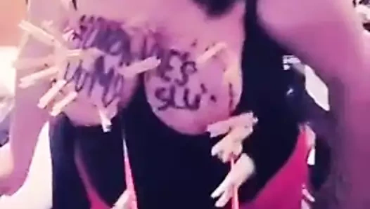 Göğüsler ve mandallar