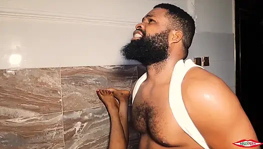 Sindy'nin amını masada krissyjoh'un büyük yarağı okşuyor