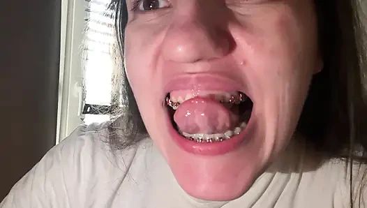 Dilinizle diş teli yalamak