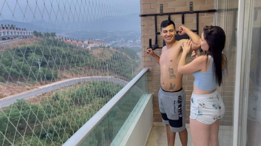 Üvey kız kardeşim onu götten sertçe sikip boşalmamı bahane etmek için beni film izlemeye davet ediyor.