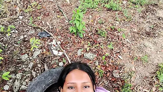 Sikini emmek ve açık havada beni sikmesini istedim, bu gerçekten hoşuma gitmek