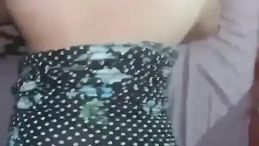 Bakış açısı çiçek elbisesiyle domaltarak sikişiyor