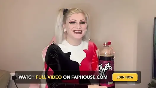 Geğirmemeye çalış Harley Quinn Cosplay