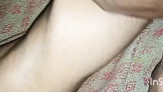 Hintli karı koca yatakta porno videosu