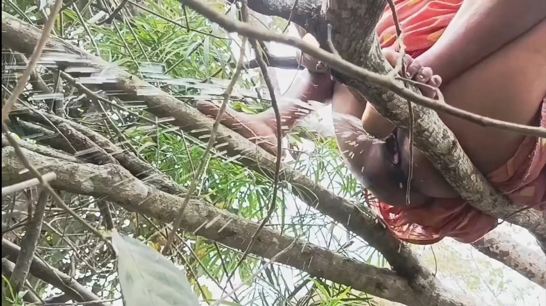 Дези Namita Я не могу поверить тому, что я вижу! Писсинг в лесу и многое другое