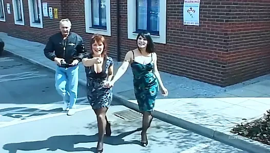 Marino'nun hafta sonu öfkesi: orta yaşlı seksi kadın: Wendy Taylor ve Daisy Rock