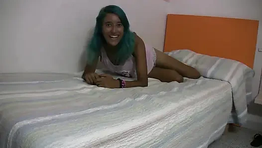 Orgazmlı mavi saçlı hatun tüm dölümü yutuyor