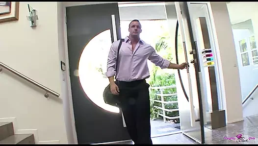 Baştan çıkarıcı zenci piliç beyaz etine binmenin ona ne isterse alacağını biliyor