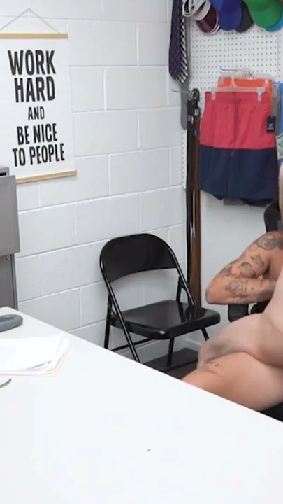 Twink thief cums itibaren raw guards çük içeride onun sıkı göt | Klip 1