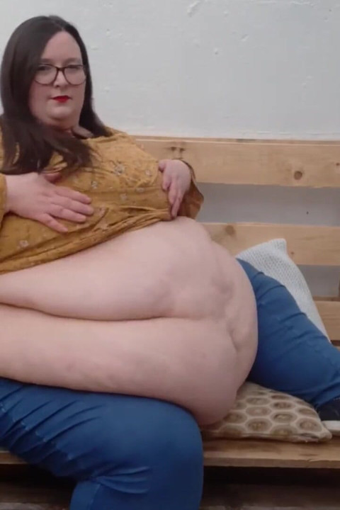Ssbbw gizli bahçe göbek ve meme oyunu