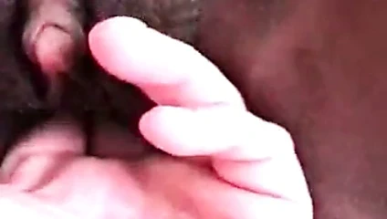 Büyük siyah klitoris