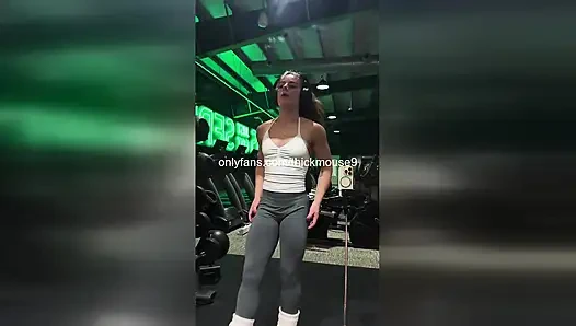 Instagram canlı kaza: 18 yaşındaki bakire grup seks - delikler parçalanıyor ve dölleniyor!