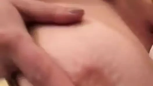 O sıkar onu büyük titty