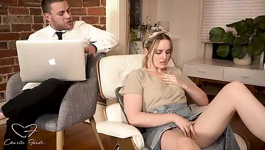 James Colt ona binerken Charlie Forde'un içine boşalıyor!