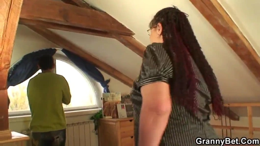 Şişman eski amını çarpıyor