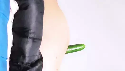 Mlive kız salatalık oyun 01