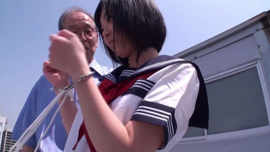 Çirkin: yaşlı adam gençleri arzu ediyor