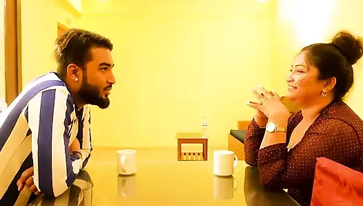 Hintli çift otelde birbirlerini sikiyor