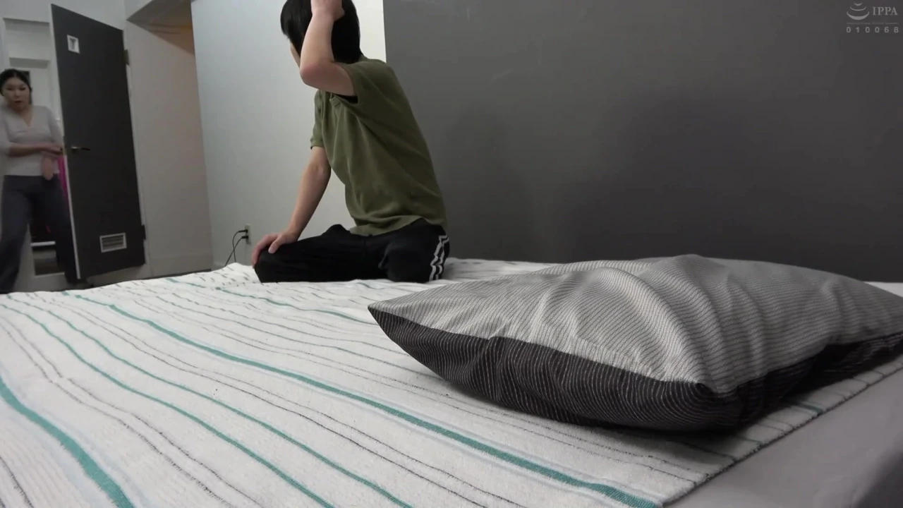 I Pull my Pants Down While Giving her a Massage... - Part.1