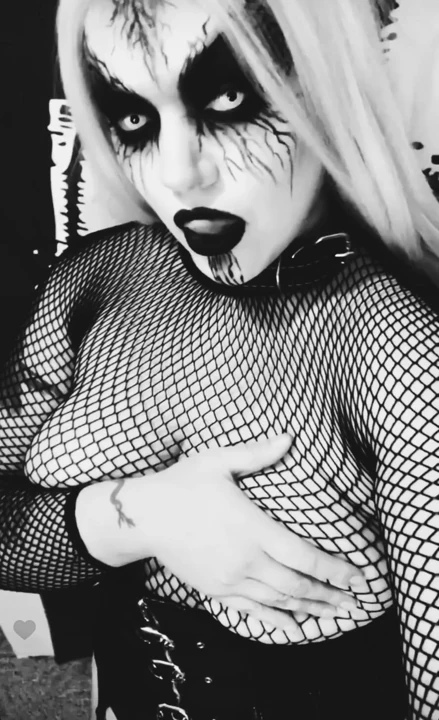 Black Metal Femme Dommes sever misin? Özelleştirilmiş bir deneyim için bana sitemde mesaj at.