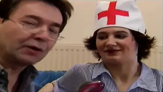 İngiliz sürtük hemşire sikiliyor